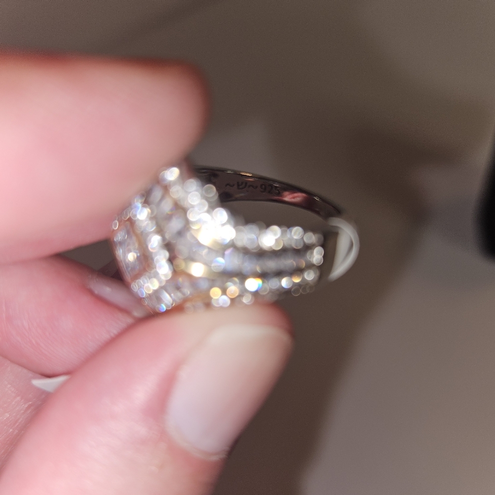 Exquisite Ring Size 8 - Picture 13 of 13